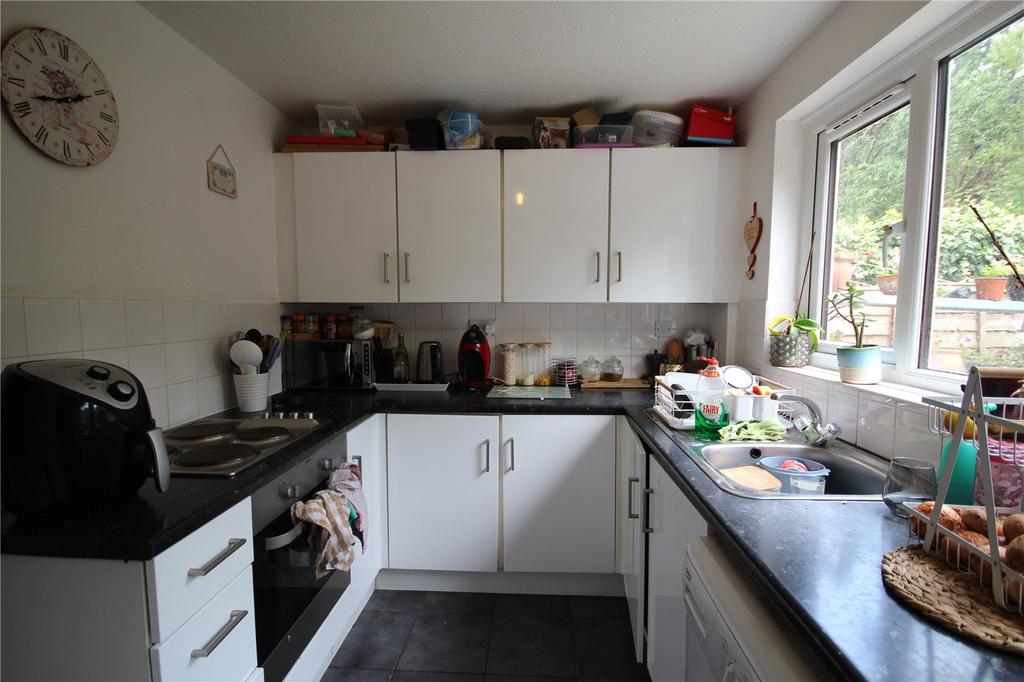Tom Price Close, Cheltenham, Gloucestershire, GL52 2 bed end of terrace house £950 pcm (£219 pw)