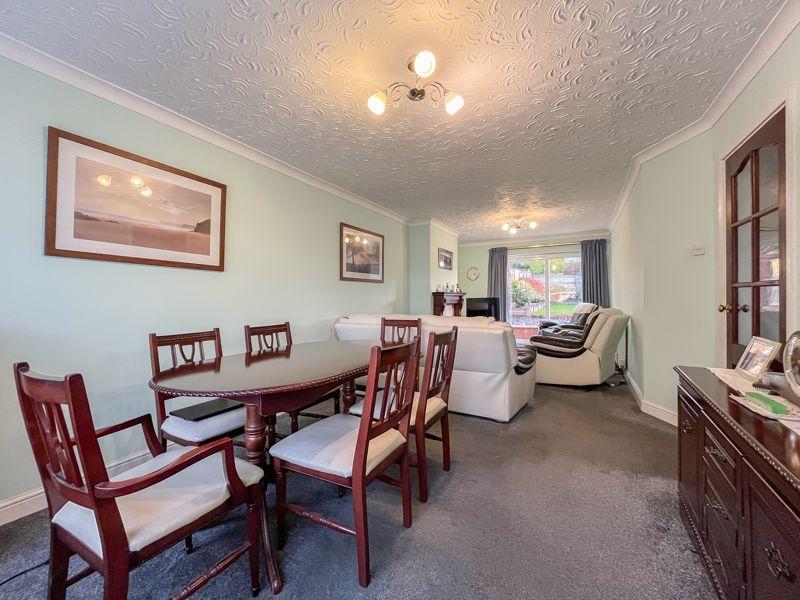 Sitting/dining room