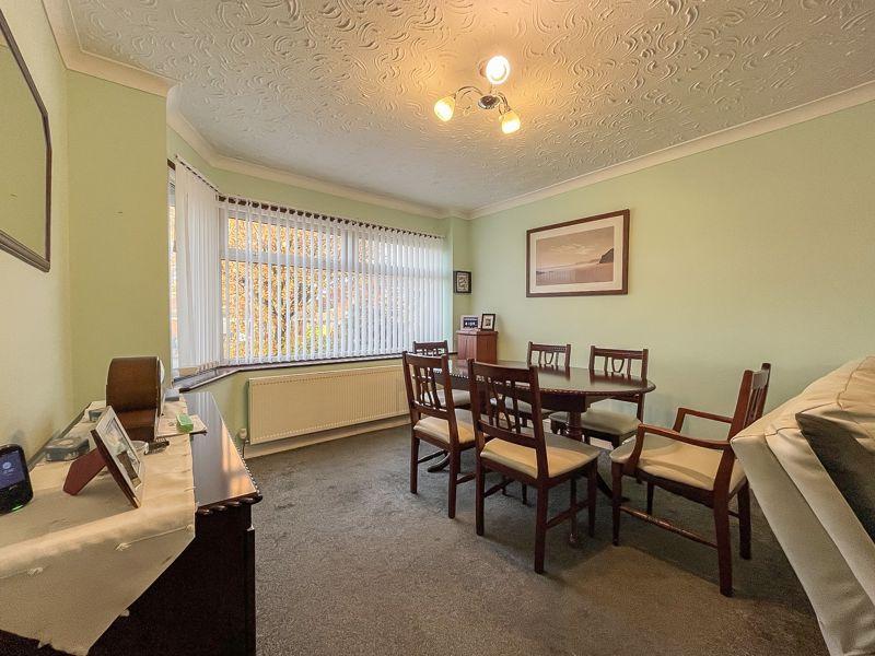 Sitting/dining room