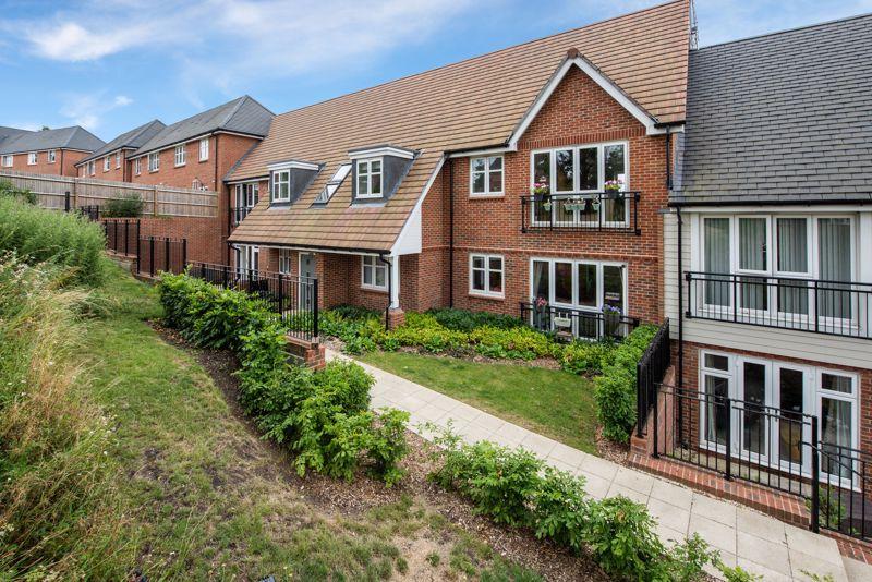 Leatherhead 2 bed apartment £385,000