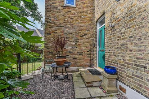 3 Randolph Road, London, E17 9NR