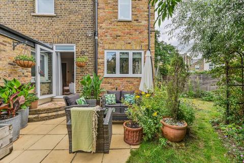 3 Randolph Road, London, E17 9NR