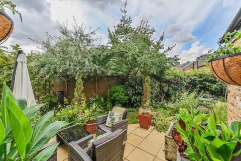 3 Randolph Road, London, E17 9NR
