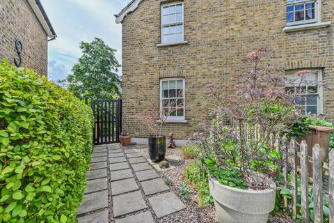 3 Randolph Road, London, E17 9NR