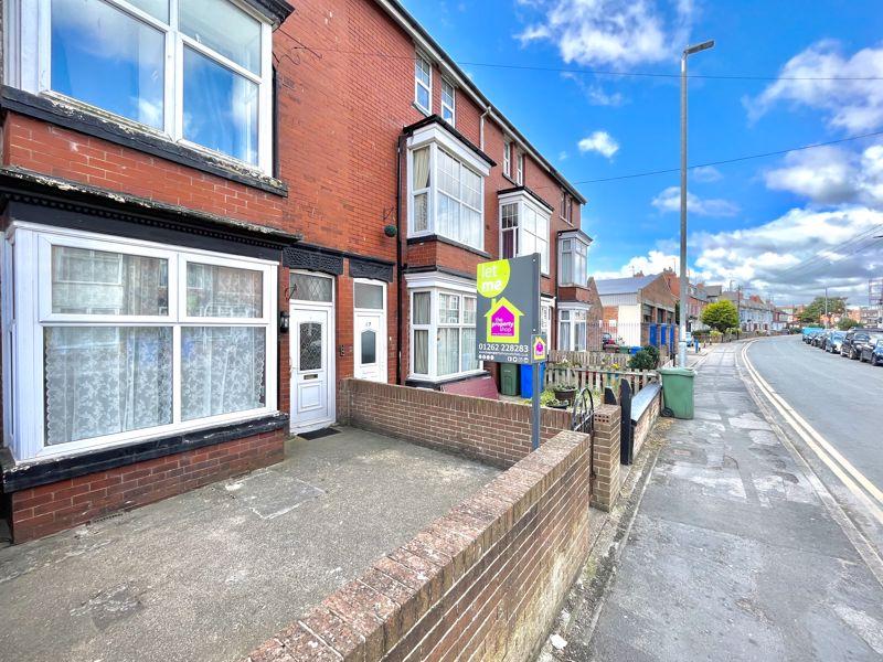 2 Bed Second Floor Flat, Horsforth Avenue, Bridlington, YO15 3DG 2 bed