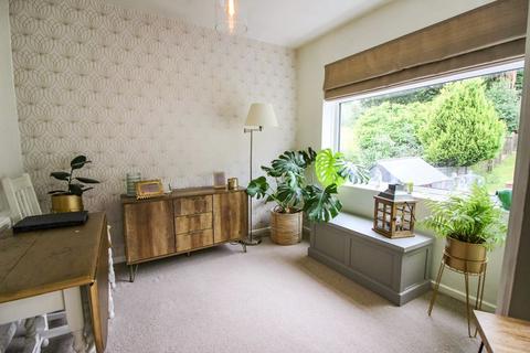 28 Lorien Close, Leek, ST13 8NY