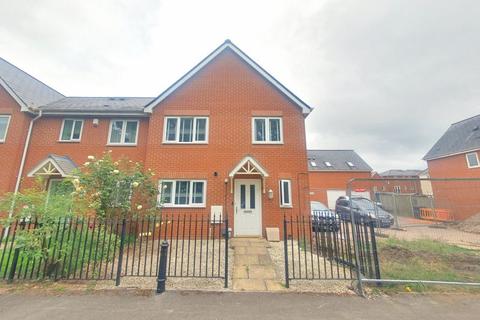 40 Dexter Way, Gloucester, GL1 2EF