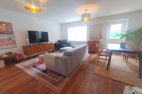 40 Dexter Way, Gloucester, GL1 2EF