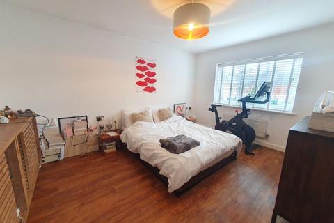 40 Dexter Way, Gloucester, GL1 2EF