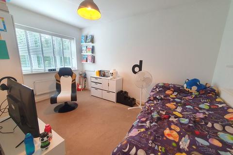40 Dexter Way, Gloucester, GL1 2EF