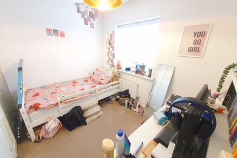 40 Dexter Way, Gloucester, GL1 2EF