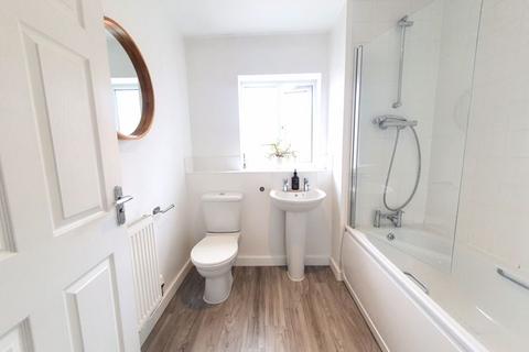 40 Dexter Way, Gloucester, GL1 2EF