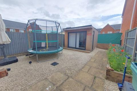 40 Dexter Way, Gloucester, GL1 2EF