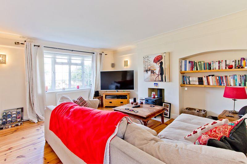 3 Bedroom SemiDetached House, Hilden Park Road, Tonbridge 3 bed semi