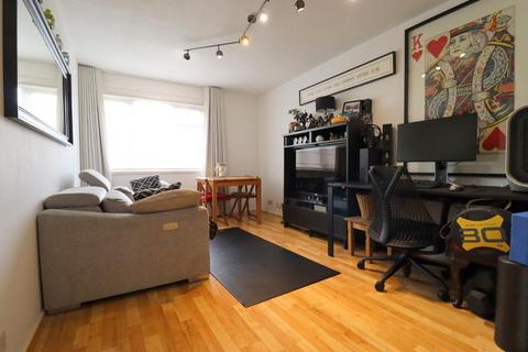 42 Chertsey Close, Luton, LU2 9JD