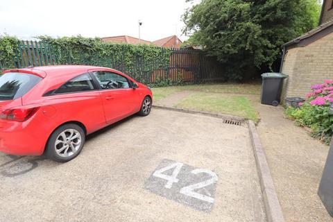 42 Chertsey Close, Luton, LU2 9JD
