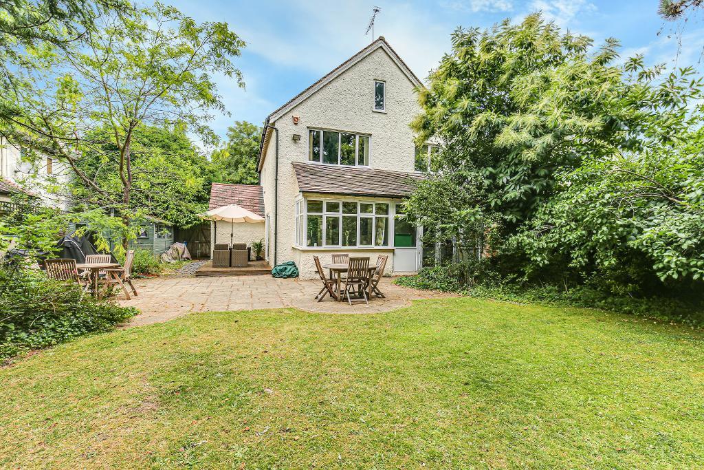 Bramley Close, South Croydon, CR2 6NQ 4 bed detached house for sale £