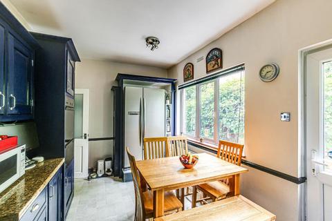 3 Bramley Close, South Croydon, CR2 6NQ