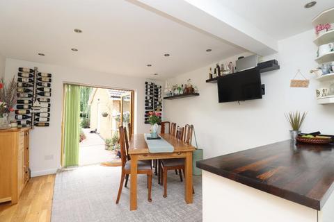 4 bedroom detached house to rent, Sundon Road, Harlington, Bedfordshire, LU5 6LS