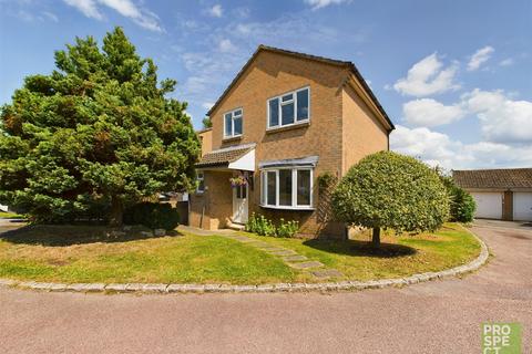 3 bedroom detached house to rent, Sparrow Close, Wokingham, Berkshire, RG41