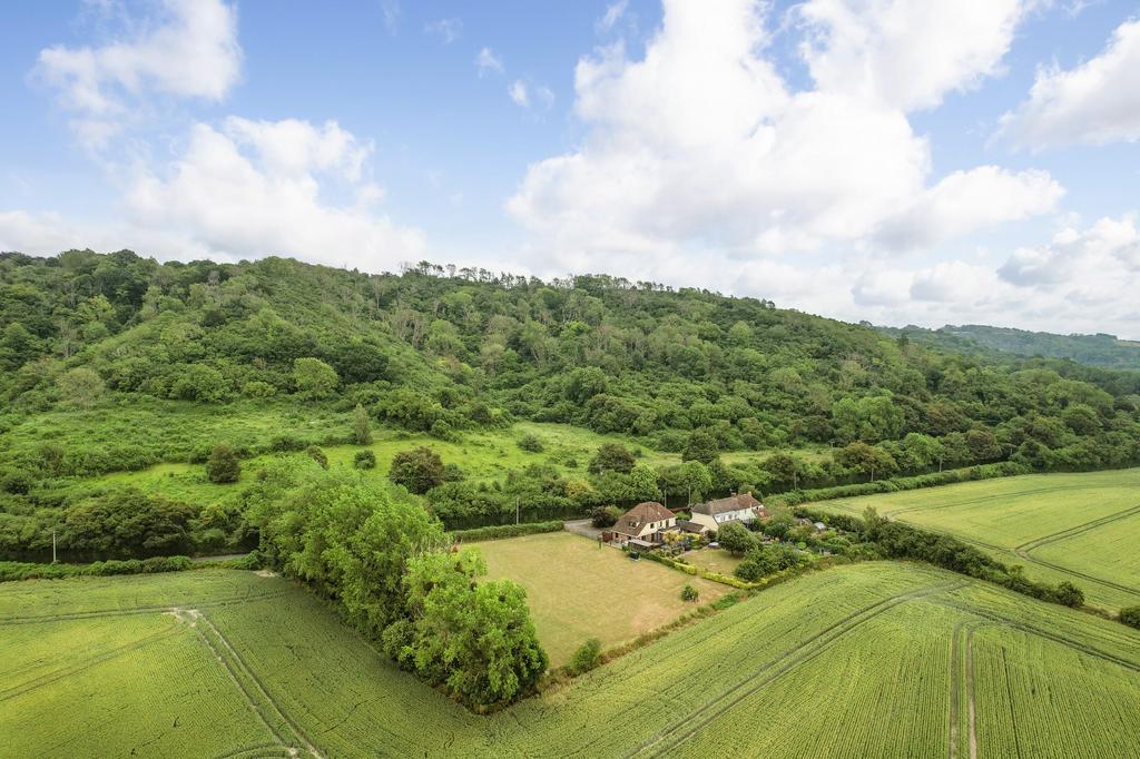 Amage Road, Wye, Ashford, Kent, TN25 4 bed detached house for sale £