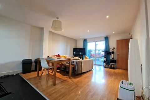 2 bedroom ground floor flat for sale - 2 Bed Spacious Flat at Bromley-by-Bow