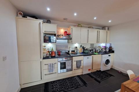2 bedroom ground floor flat for sale - 2 Bed Spacious Flat at Bromley-by-Bow