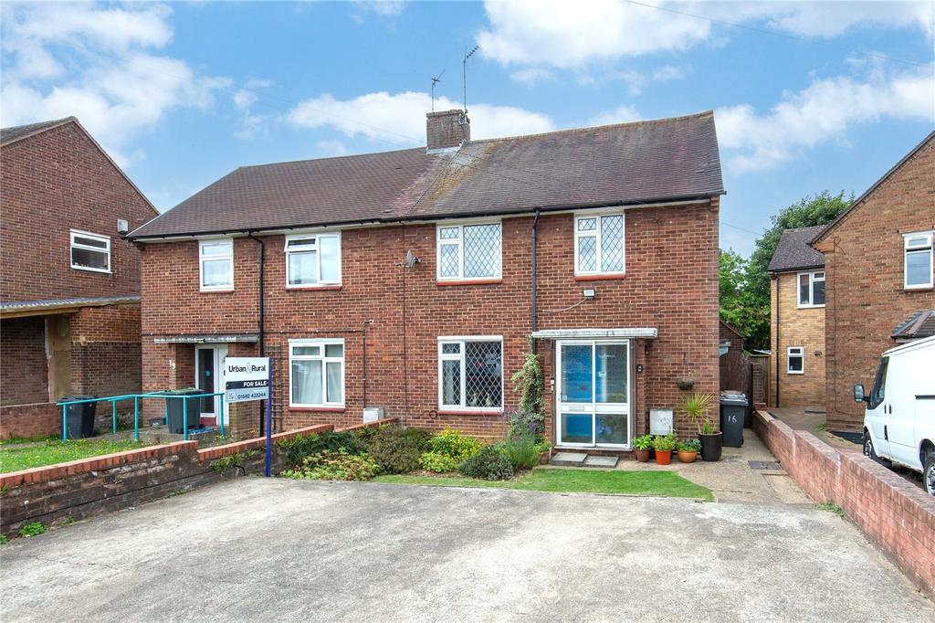 Luton, Luton LU2 3 bed semidetached house for sale £299,995