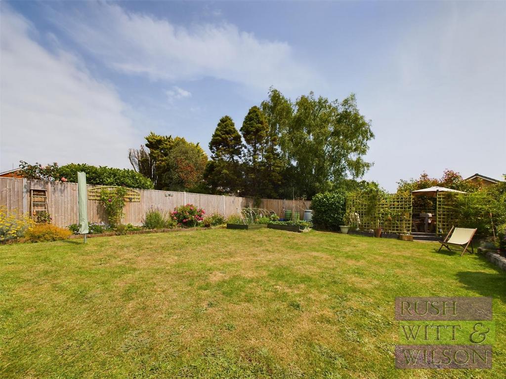 Ghyllside Avenue, Hastings 3 bed detached bungalow £425,000