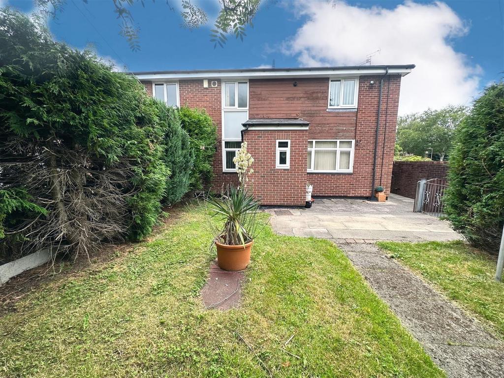 Ascot Avenue, Sale 3 bed end of terrace house for sale £240,000