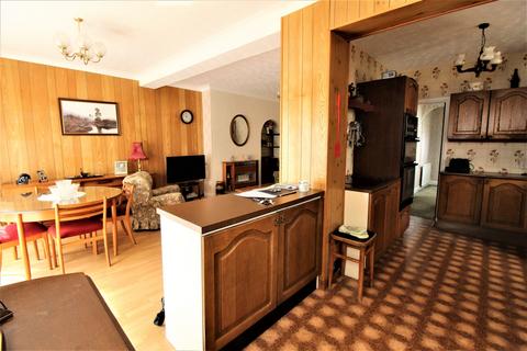 30 Fairway, Grays, RM16 2AD