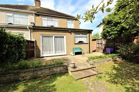 30 Fairway, Grays, RM16 2AD