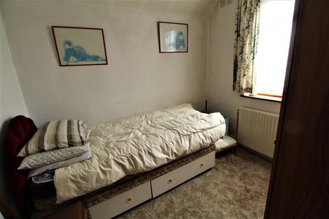30 Fairway, Grays, RM16 2AD