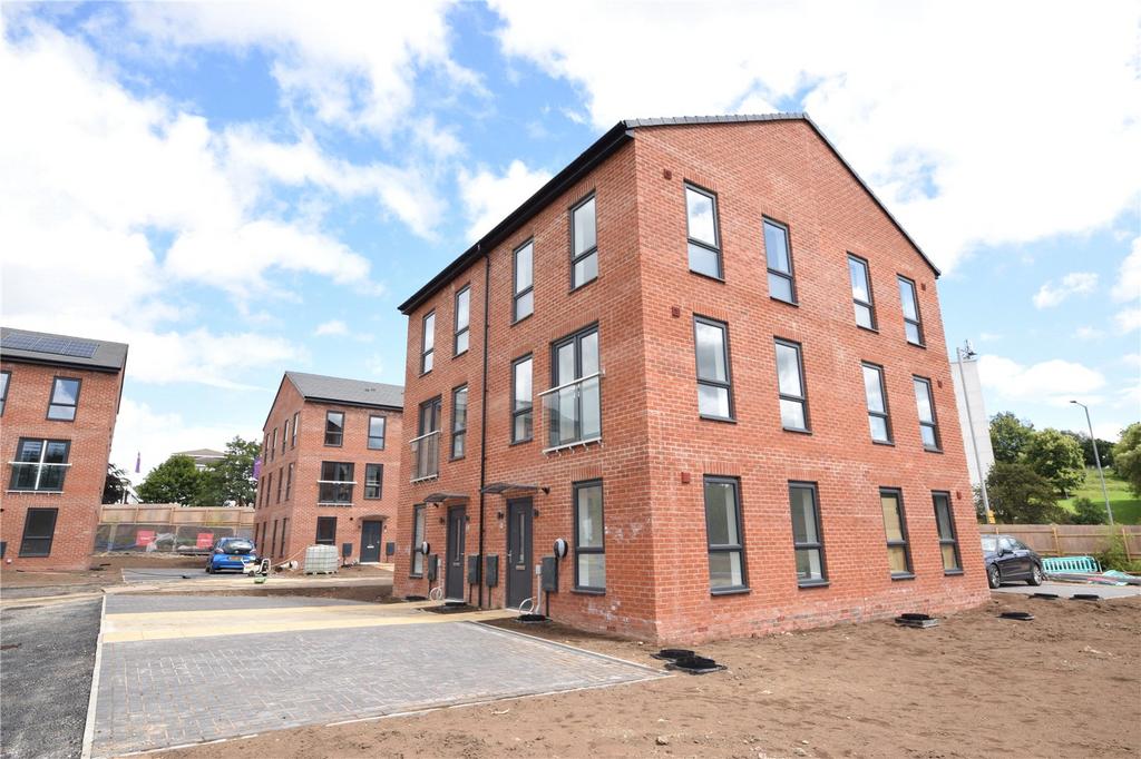 Copper Beech Court, Cookridge, Leeds 2 bed townhouse £1,250 pcm (£288 pw)