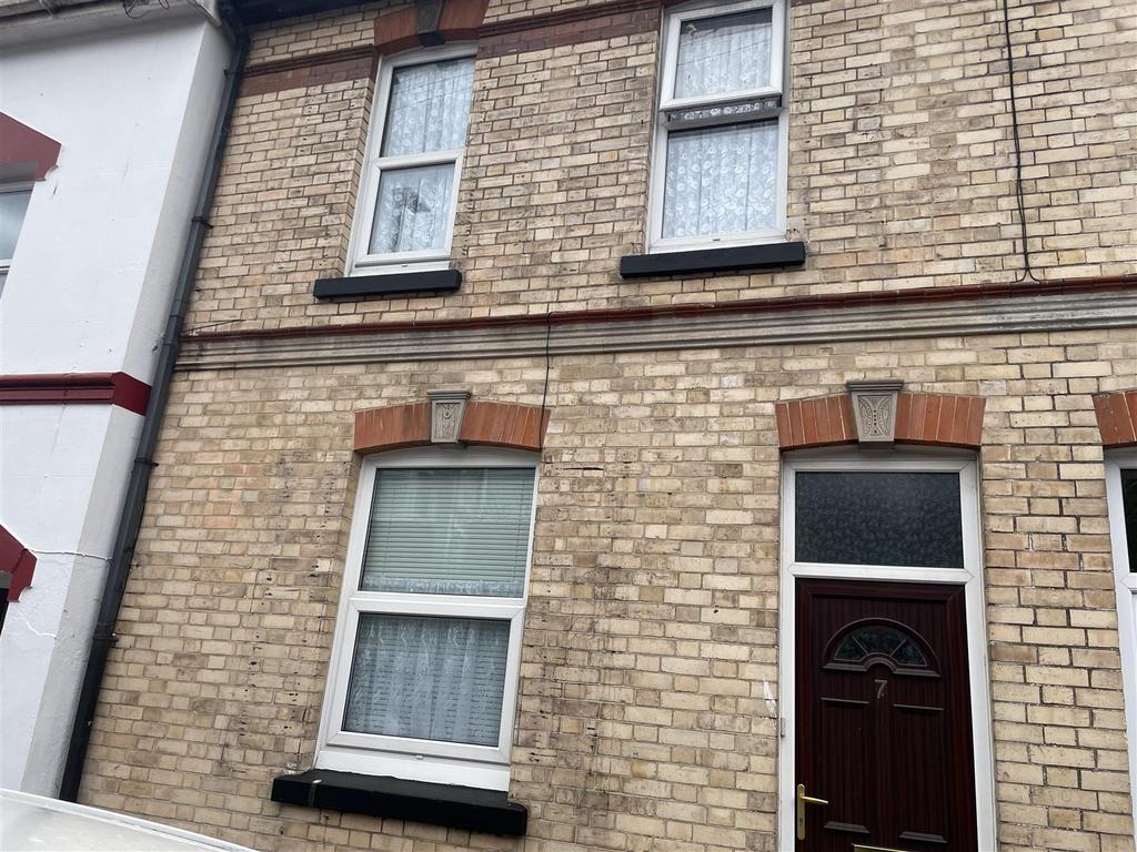 Lower Polsham Road, Paignton TQ3 2 bed terraced house £750 pcm (£173 pw)