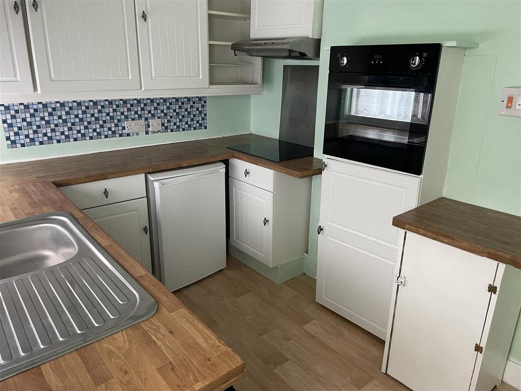 Lower Polsham Road, Paignton TQ3 2 bed terraced house £750 pcm (£173 pw)