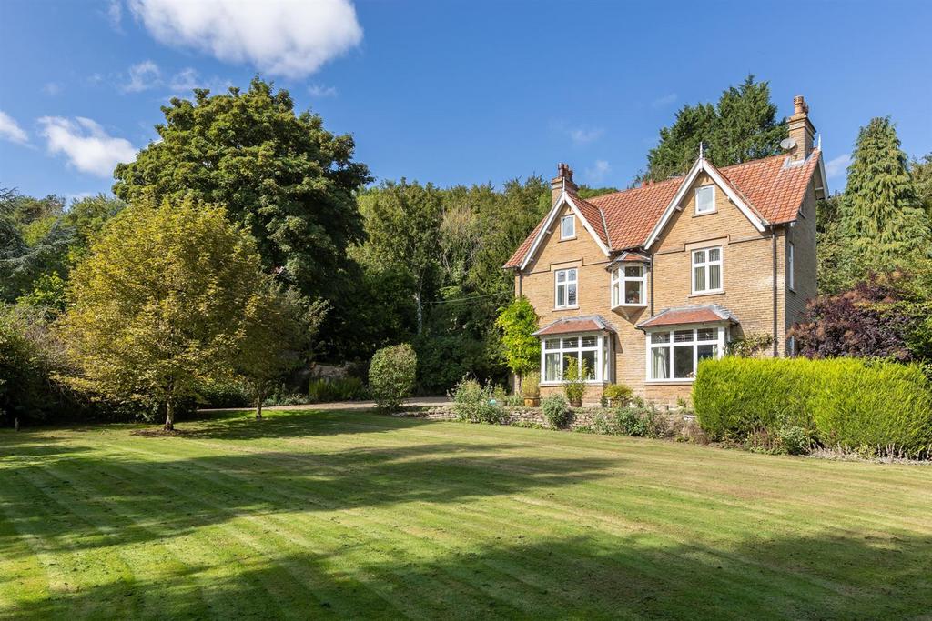 China Garth, Brook Lane, ThorntonLeDale, Pickering 6 bed house for