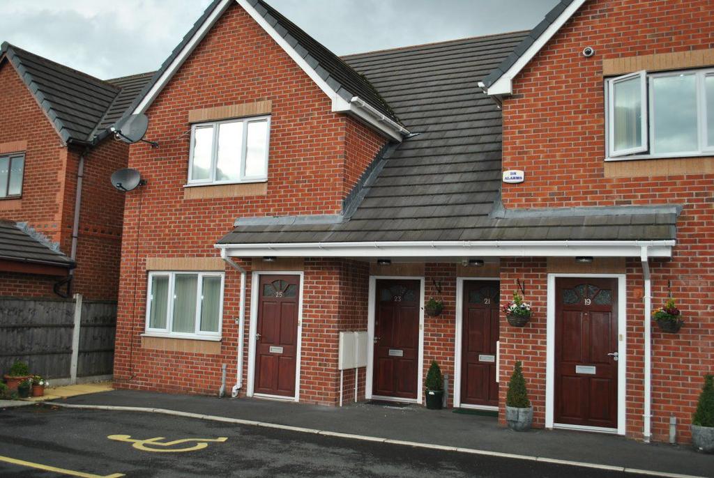 Factory Street, Tyldesley M29 8GQ 2 bed apartment £650 pcm (£150 pw)