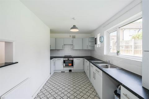 39 Ladyfields, Loughton, IG10 3RP