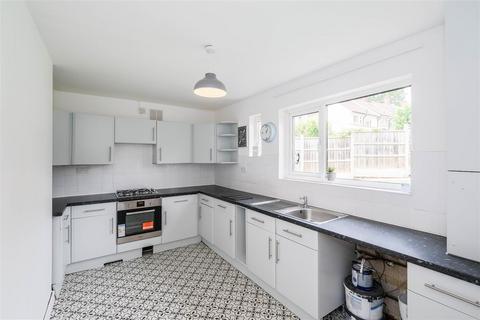 39 Ladyfields, Loughton, IG10 3RP