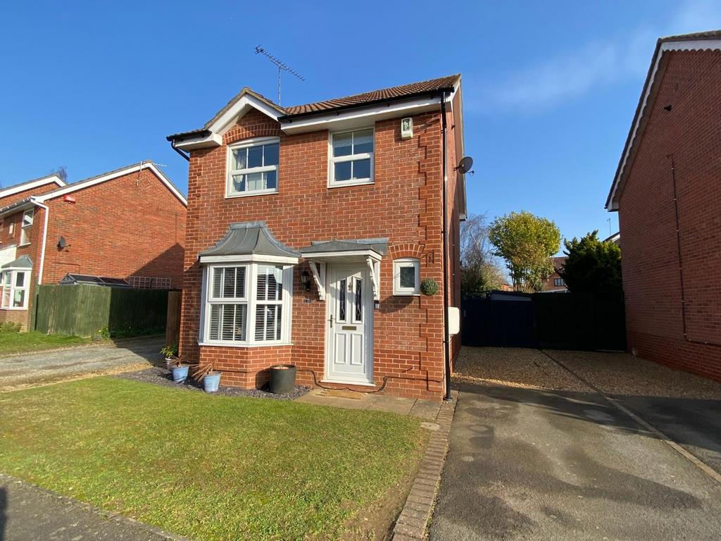 Bressingham Gardens, East Hunsbury, Northampton NN4 3 bed detached