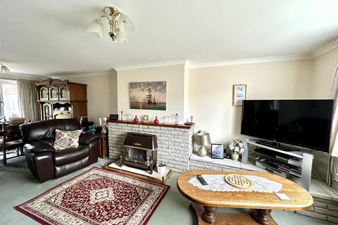 13 Chichester Close, Ashford, TN23 4QB
