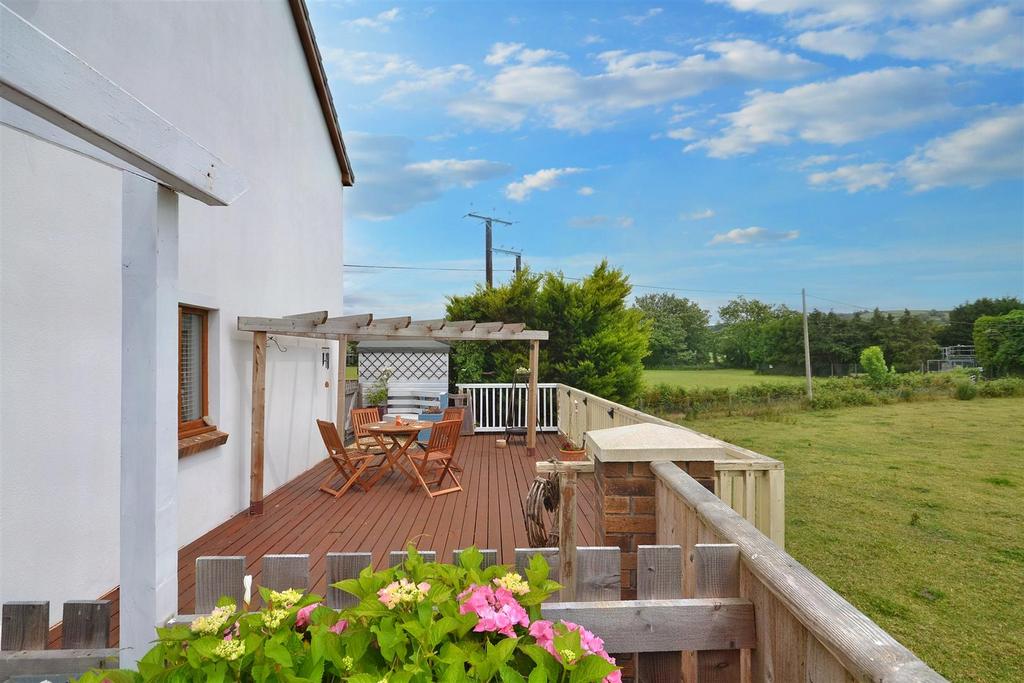 Llys Y Felin, Bancyfelin, Carmarthen 4 bed detached house for sale £