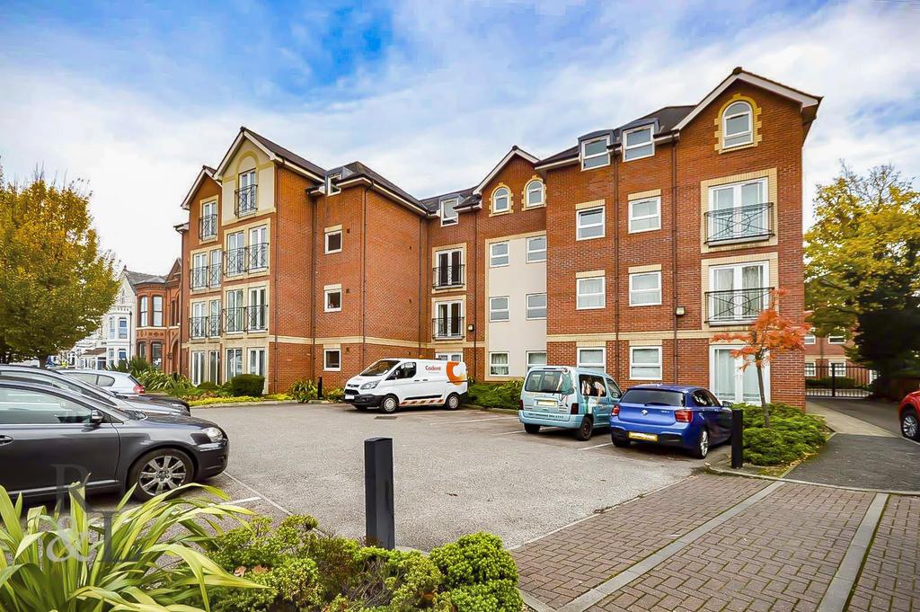 Loughborough Road, West Bridgford... 2 bed apartment £995 pcm (£230 pw)