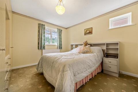 24 Cedar Drive, Ascot, SL5 0UA