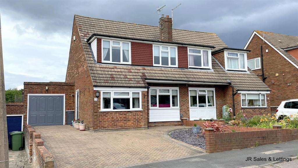 Moorhurst Avenue, Goffs Oak 3 bed semidetached house for sale £615,000