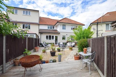 11a Franklin Avenue, Cheshunt, Waltham Cross, EN7 5DX