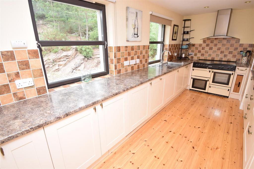 Kitchen 1.jpg