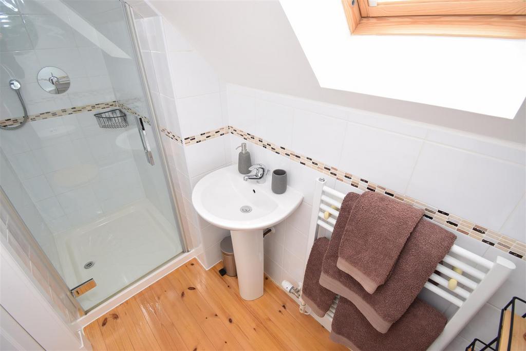 Ness en suite shower room.jpg