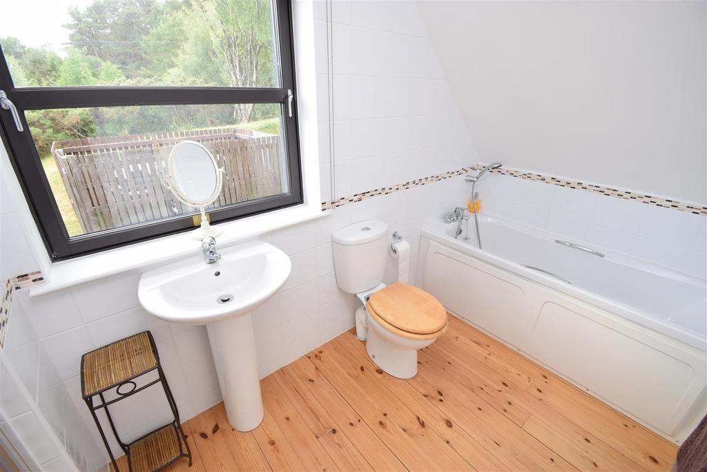 Affrick en suite 2.jpg